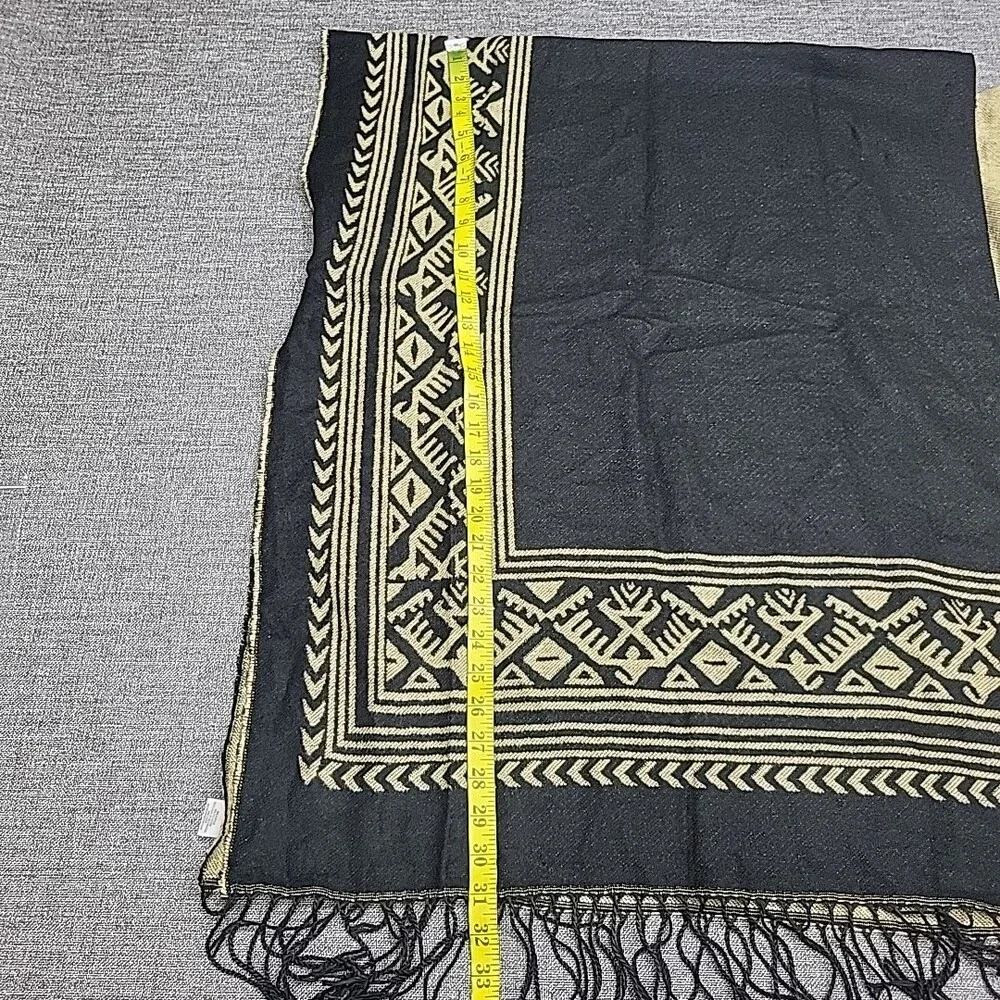 Indigo Thread Co Womens One Size Black and Tan Geometric Pattern Poncho